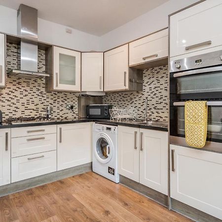Entire Lovely Family Home With Parking, Wifi, Netflix, Self Check-In Londres Extérieur photo